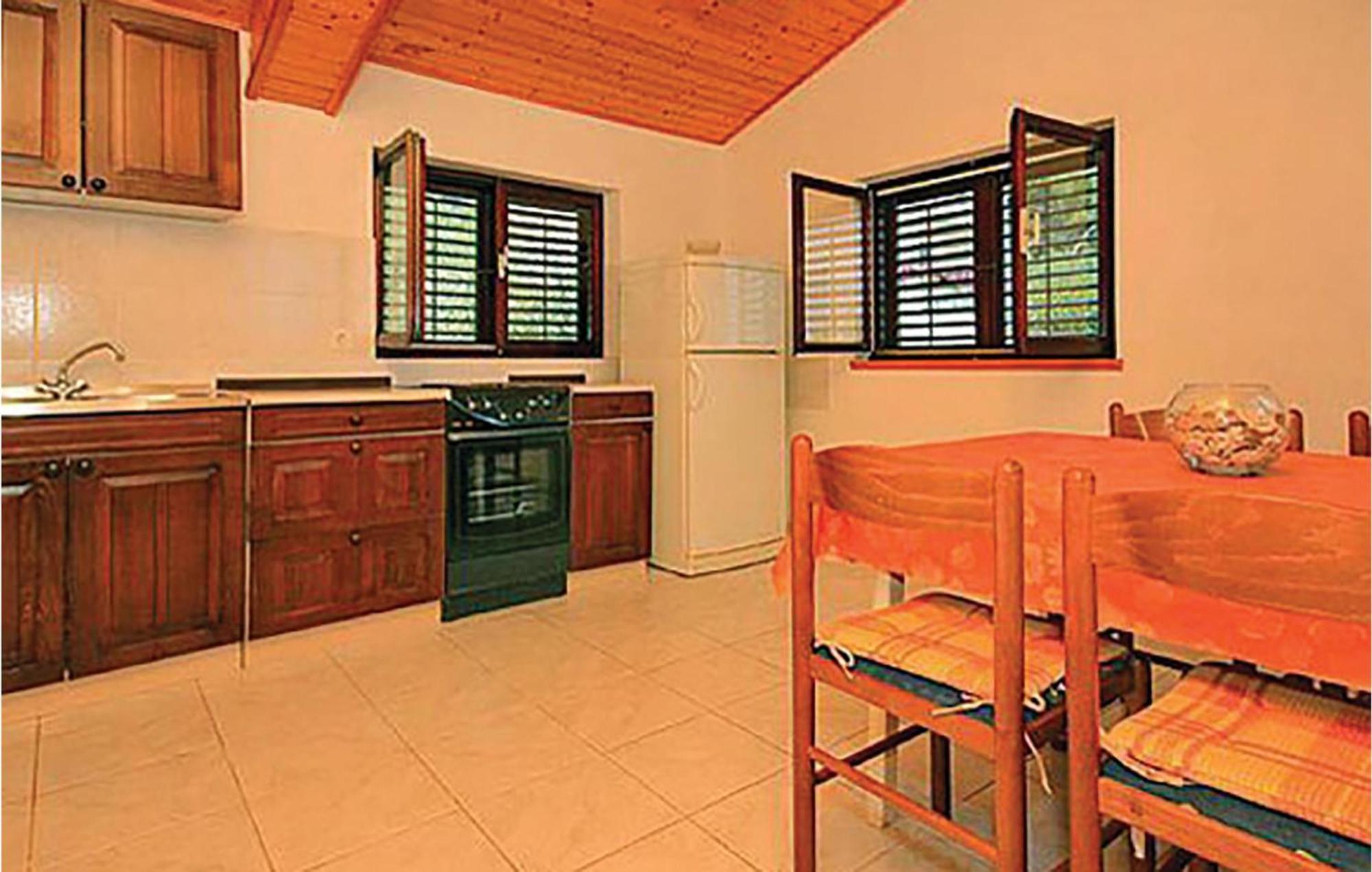 Gorgeous Apartment In Prigradica With Kitchen Zewnętrze zdjęcie