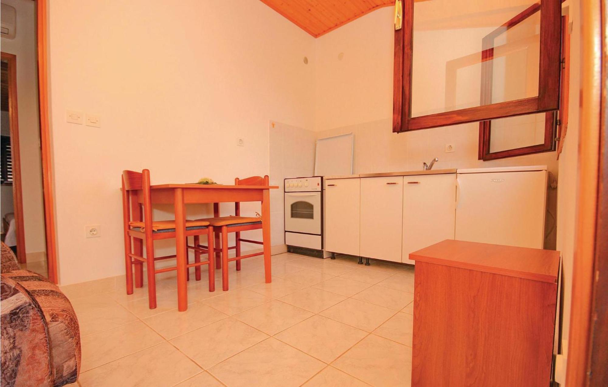 Gorgeous Apartment In Prigradica With Kitchen Zewnętrze zdjęcie